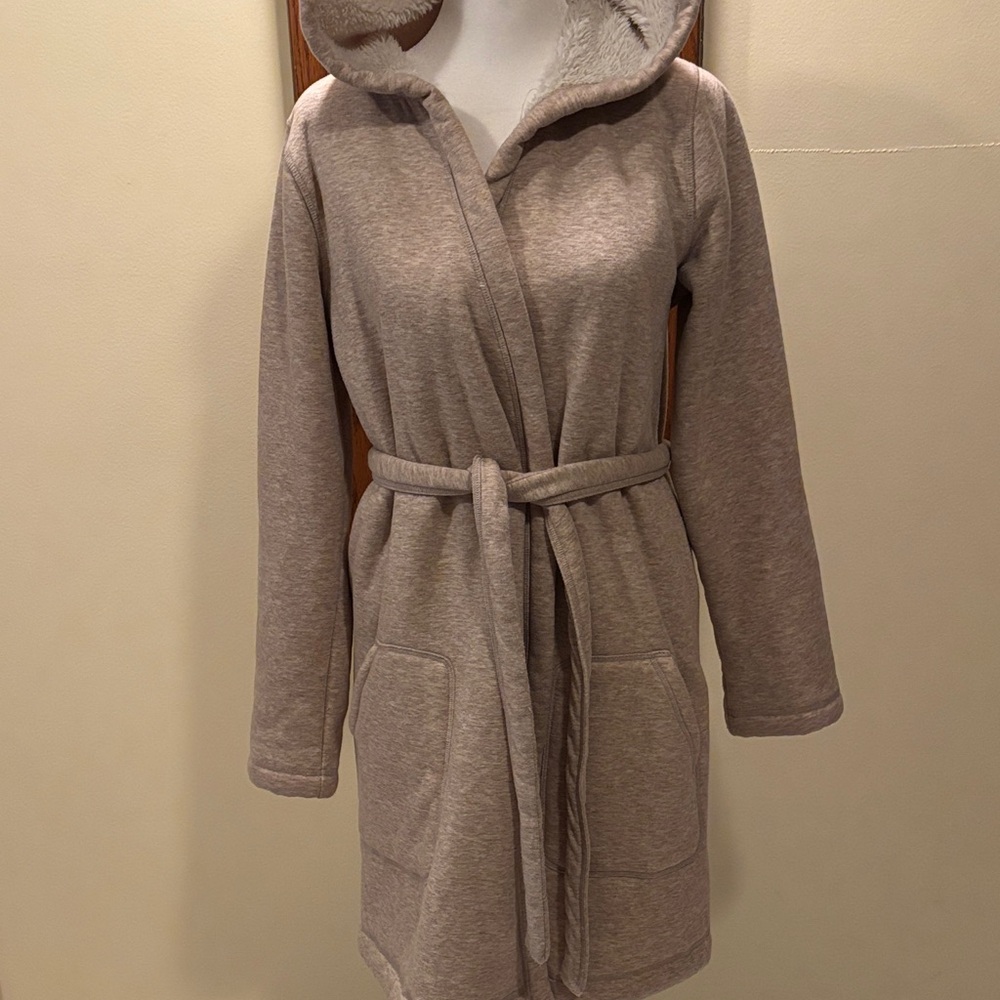 GAP Cozy White Fleece Hooded Robe - size XS/S